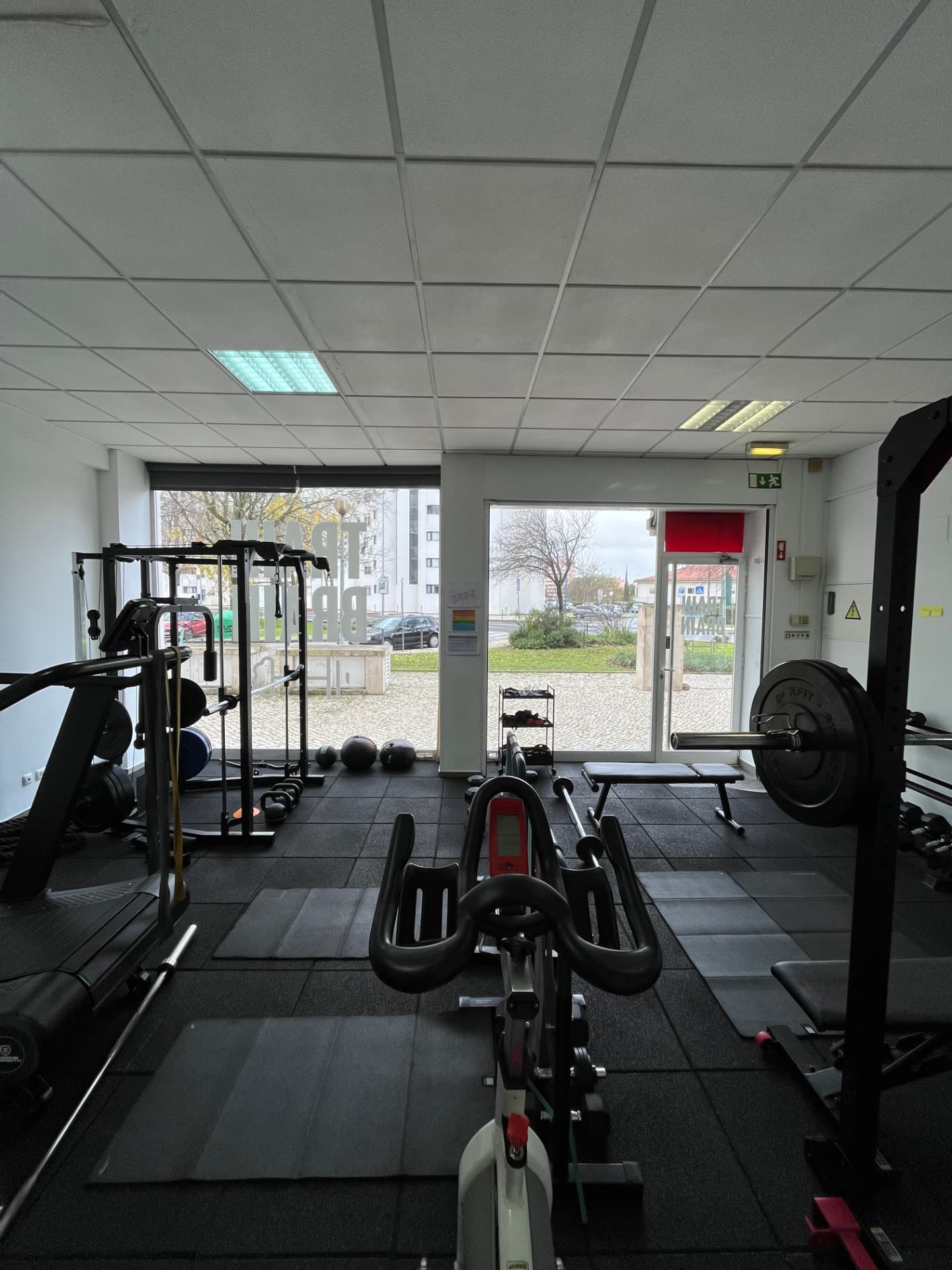 Interior do estúdio TRAINwithBRAIN Estádio Universitário